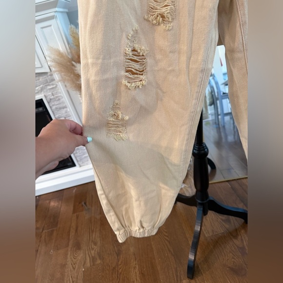 POL Distressed Tan  light jeans - Picture 3 of 6